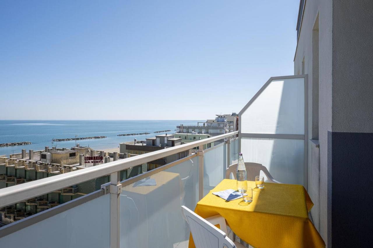 Amadei Hotel Figaro & Apartments Pesaro Exterior photo