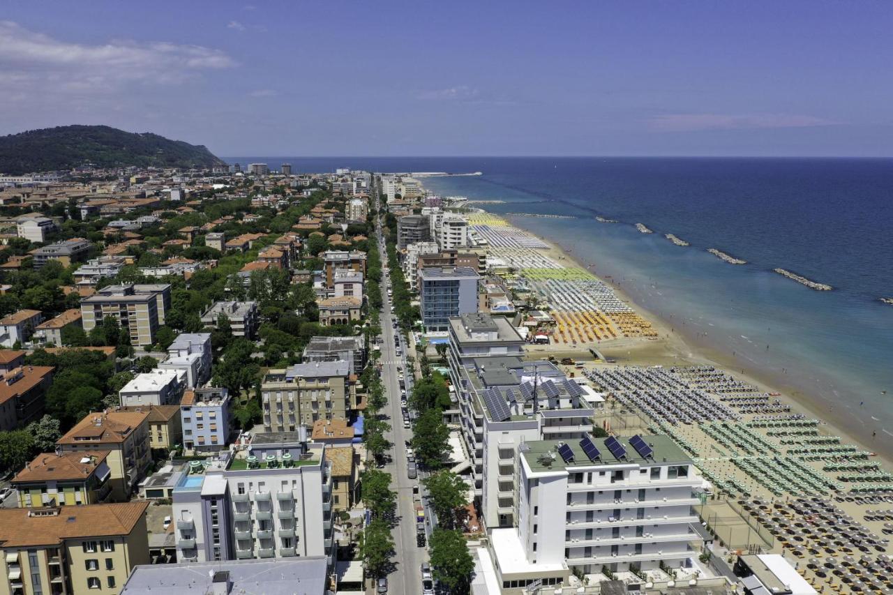 Amadei Hotel Figaro & Apartments Pesaro Exterior photo