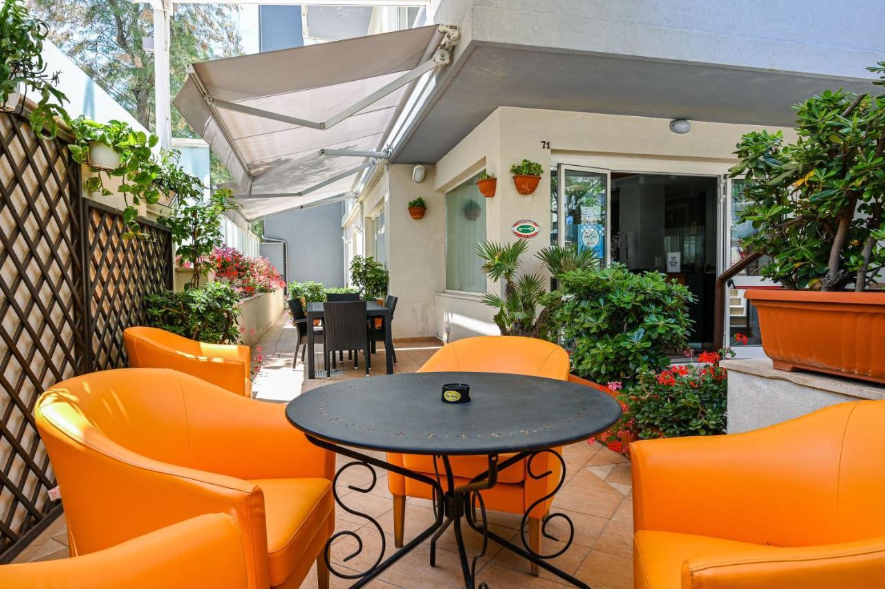 Amadei Hotel Figaro & Apartments Pesaro Exterior photo