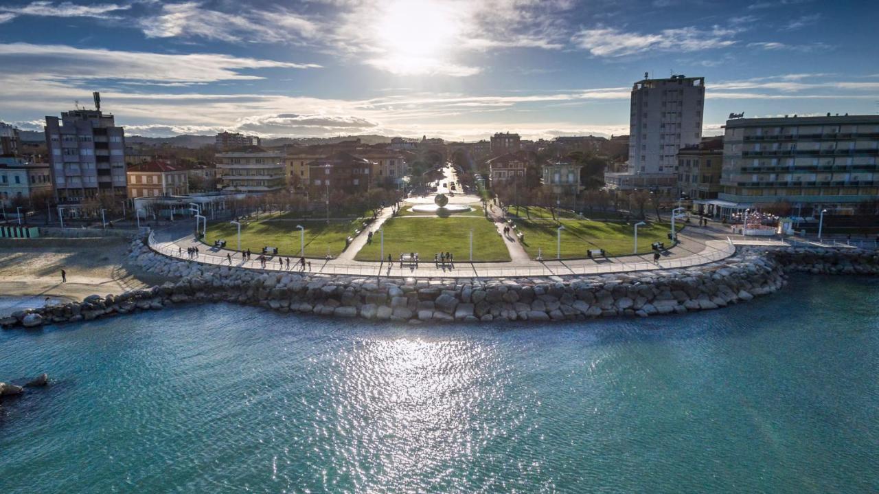 Amadei Hotel Figaro & Apartments Pesaro Exterior photo