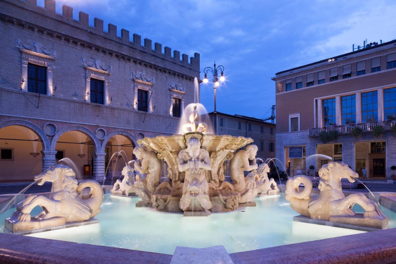 Amadei Hotel Figaro & Apartments Pesaro Exterior photo